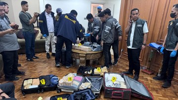 Search yields billions in cash, gold in Indonesian corruption probe