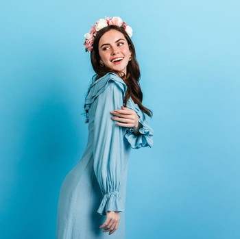5 Fakta Kepribadian Si Pencinta Warna Biru, Dikenal sebagai Sosok Cerdas!