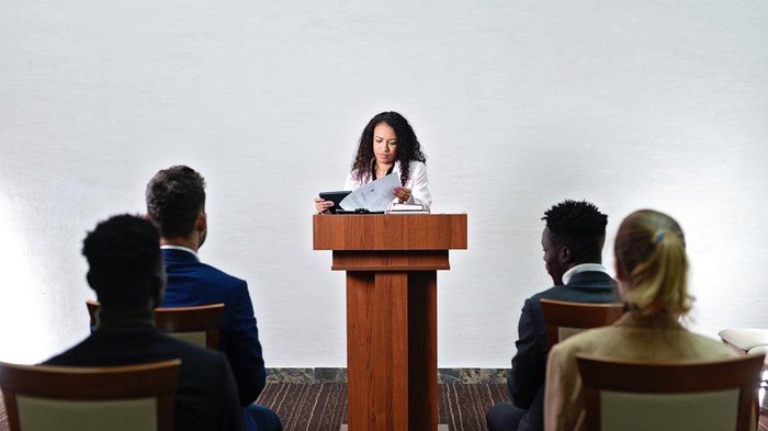 4 Cara Melatih Public Speaking untuk Pemula, Dijamin Makin Lancar