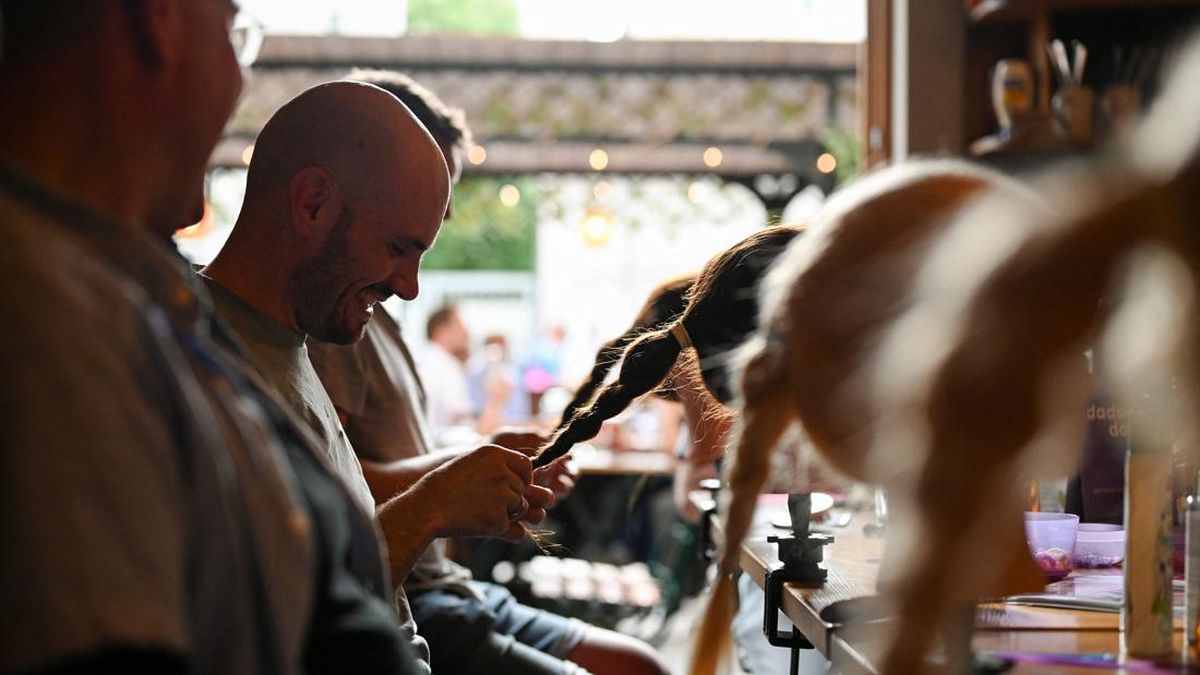 Dad's do hair, kelas mengajarkan ayah menata rambut anak.