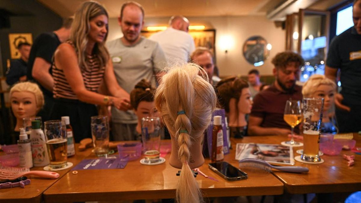 Dad's do hair, kelas mengajarkan ayah menata rambut anak.