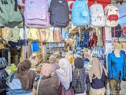 Geliat Pasar Manis Ciamis Jelang Tahun Ajaran Baru Sekolah