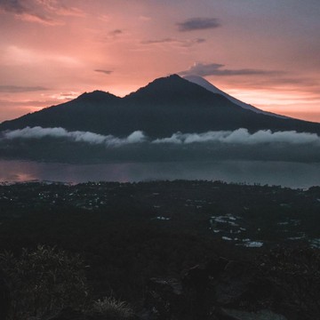 Mengenal Sejarah Gunung Krakatau dan Anak Krakatau