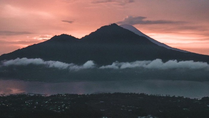 Mengenal Sejarah Gunung Krakatau dan Anak Krakatau