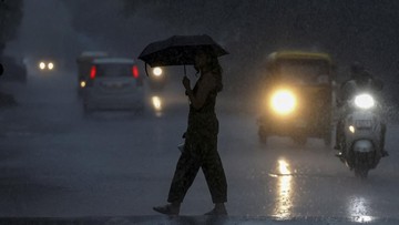 Waspada Hujan Lebat Hari Jumat Ini, Simak Daftar Wilayahnya