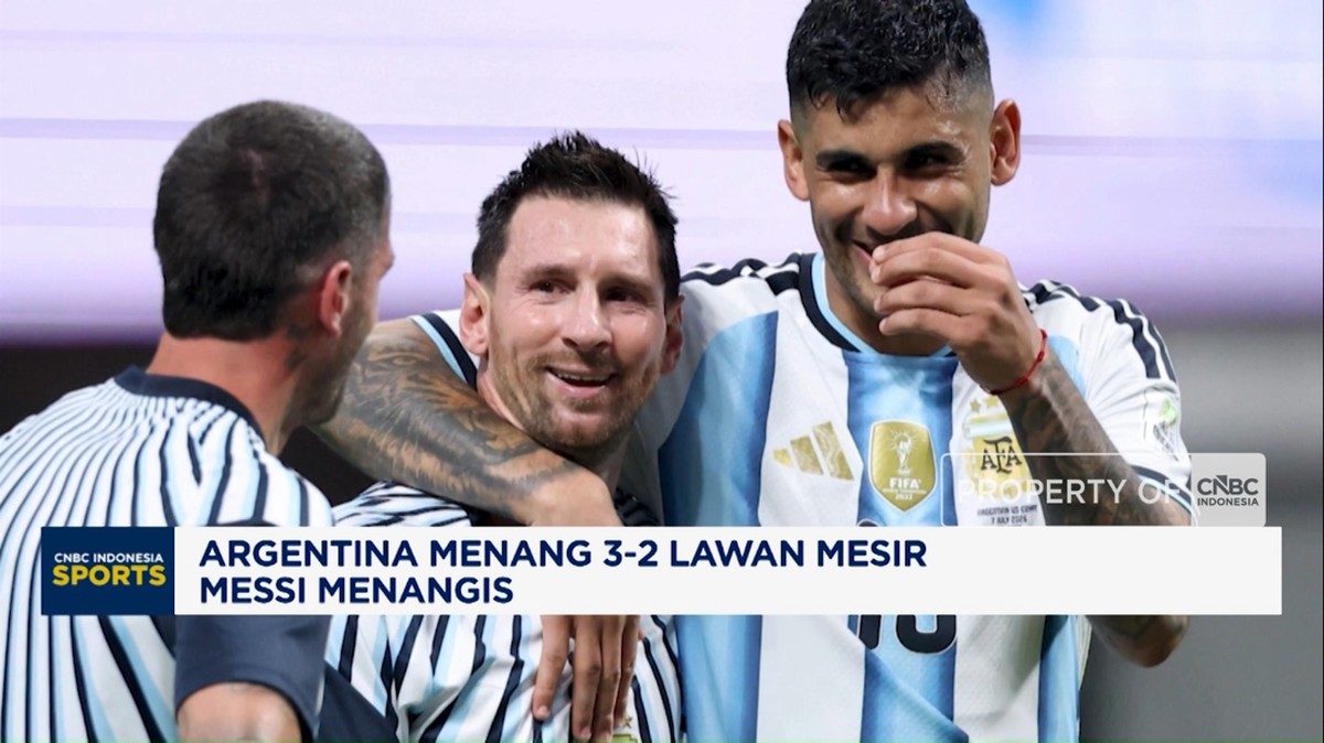 Lionel Messi menangis