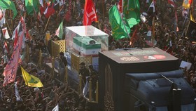 Pemakaman mantan Pemimpin Tertinggi Iran Ayatollah Ali Khamenei mundur dari jadwal yang ditetapkan sebelumnya pada Kamis (9/7) pagi.