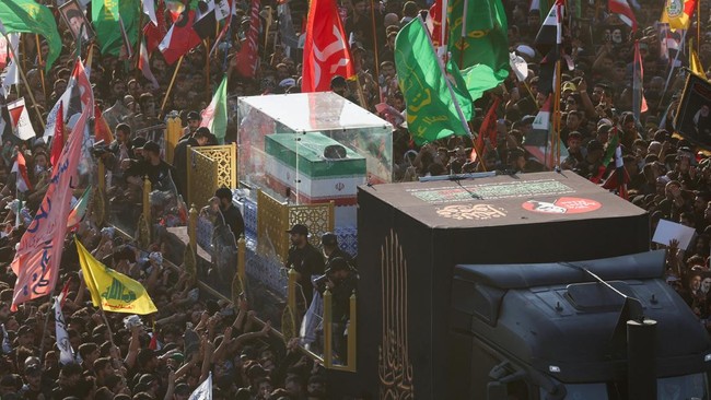 A vehicle carrying the coffin of Iran's late Supreme Leader Ayatollah Ali Khamenei, who was killed on February 28 in Israeli and U.S. airstrikes, makes its way as people attend Khamenei's funeral procession, in Najaf, Iraq, July 8, 2026. REUTERS/Alaa