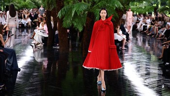 A model presents a creation by designer Jonathan Anderson as part of his Haute Couture Fall/Winter 2026-2027 collection show for fashion house Christian Dior in Paris, France, July 6, 2026. REUTERS/Sarah Meyssonnier