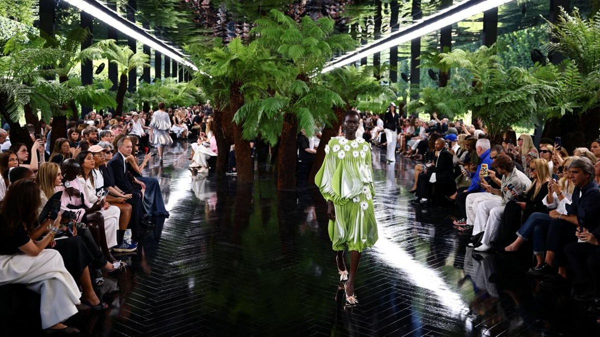 A model presents a creation by designer Jonathan Anderson as part of his Haute Couture Fall/Winter 2026-2027 collection show for fashion house Christian Dior in Paris, France, July 6, 2026. REUTERS/Sarah Meyssonnier