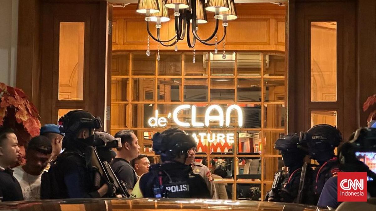 Penggeledahan Kafe de'Clan: Tiga Pegawai Dibawa Polisi, Uang Rp67,5 Miliar Disita