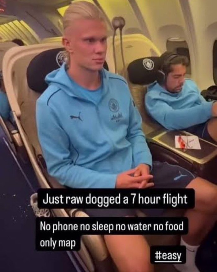 Haaland membagikan kondisinya usai terbang selama 7 jam. Tanpa ponsel, tidur, air, dan makanan, tuturnya dengan kocak/Foto: Dok. Snapchat/Erling Haaland