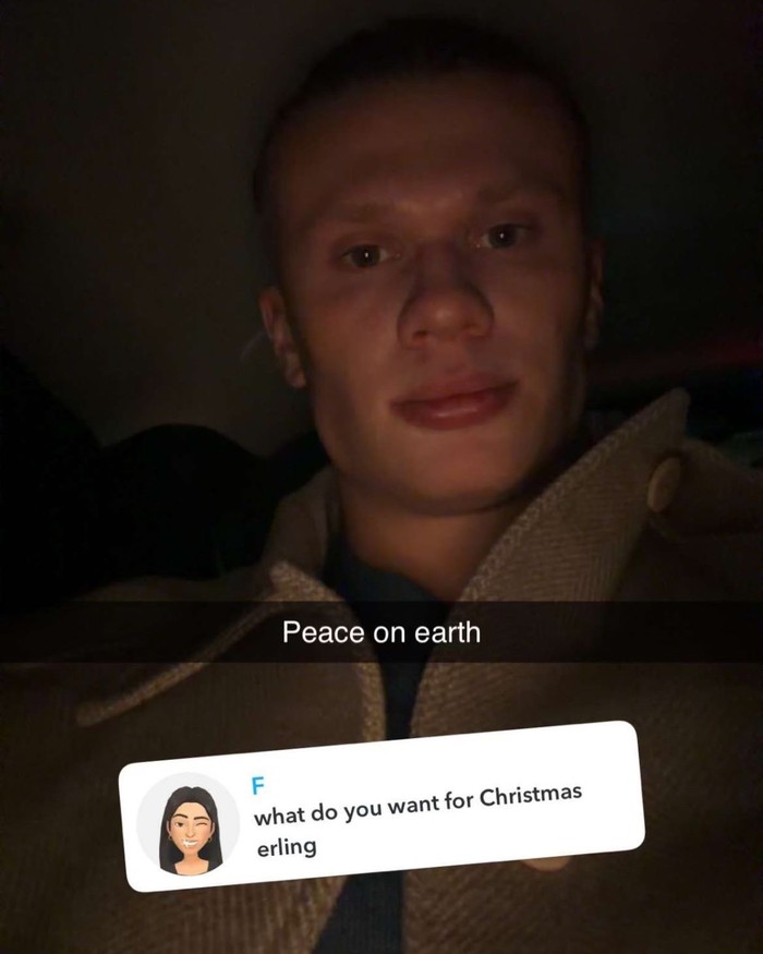 Apa hal yang paling diinginkan striker Manchester City ini untuk Natal? Jawabannya, kedamaian di bumi!/Foto: Dok. Snapchat/Erling Haaland