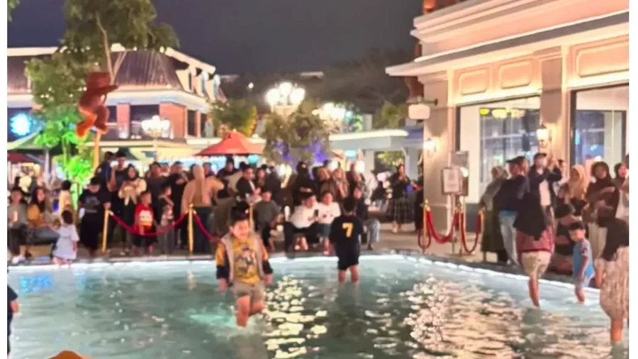 La Vela yang kotor dan penuh sampah&period;