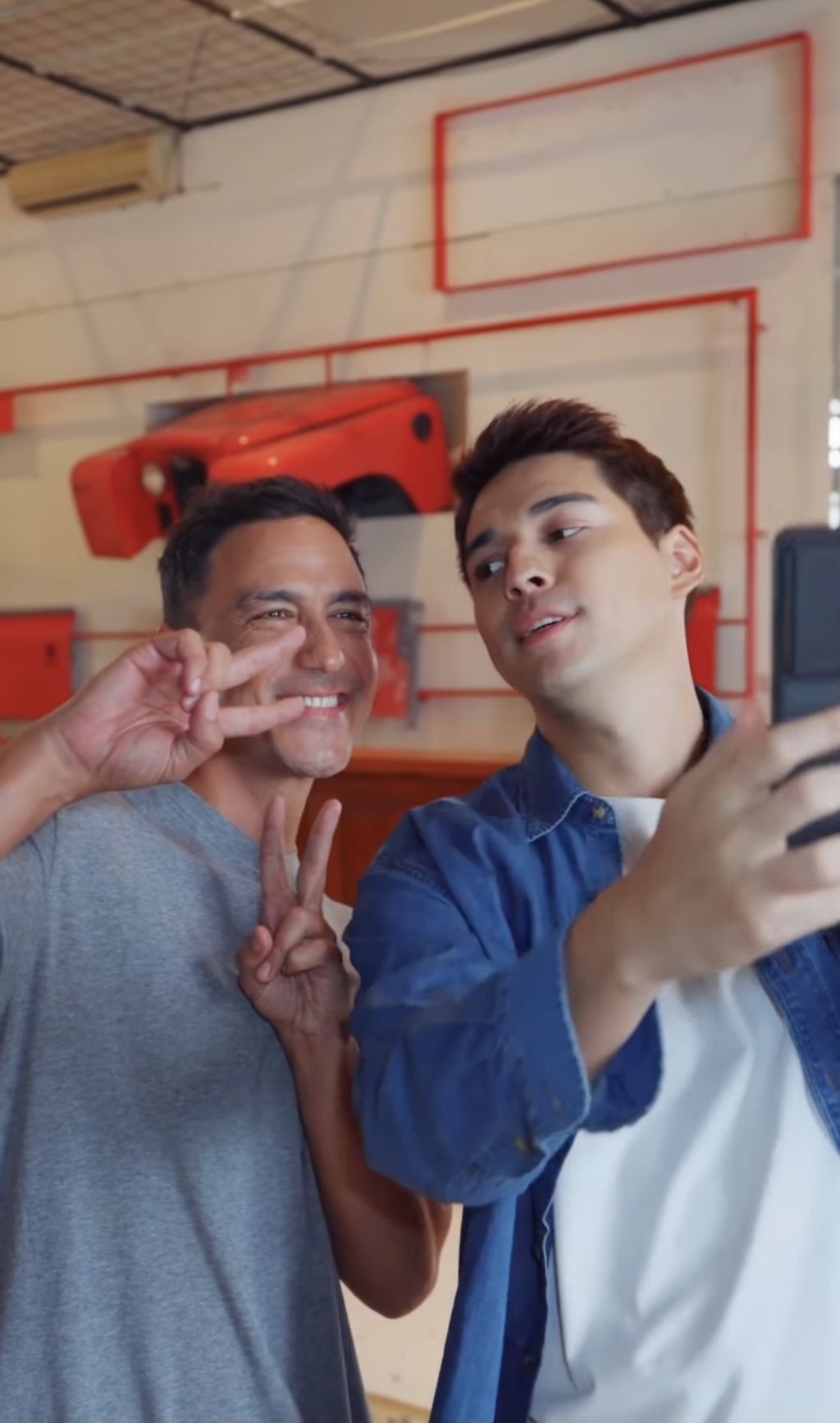 Hamish Daud dan Maxime Boutttier.