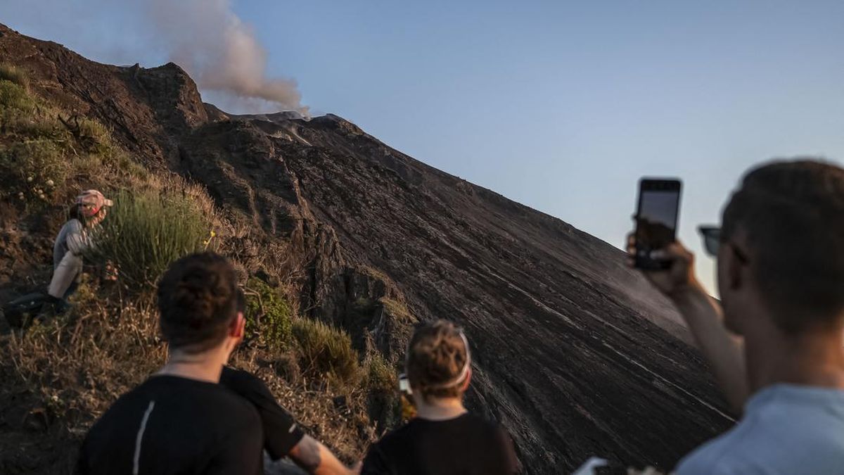 Ledakan lava Gunung Stromboli, Italia.