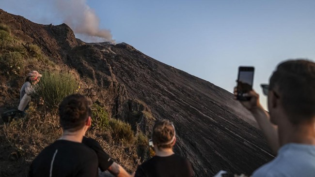 Ledakan lava Gunung Stromboli, Italia.