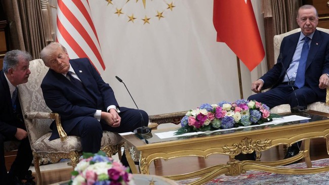 Presiden AS Donald Trump kembali menyinggung masalah Greenland saat menghadiri konferensi tingkat tinggi (KTT) NATO di Turki.
