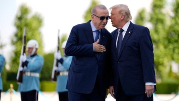 Erdogan Beri Oleh-oleh Pistol ke Kepala Negara usai KTT NATO