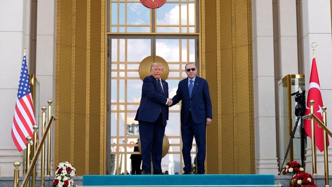 Potret Trump dan Sejumlah Kepala Negara Hadir di KTT NATO
