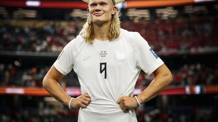Perjalanan Erling Haaland membuktikan bahwa kerja keras dan konsistensi mampu membawanya menjadi salah satu striker terbaik dunia. Dari klub kecil di Norwegia hingga Manchester City, setiap langkah kariernya dipenuhi pencapaian yang mengesankan.