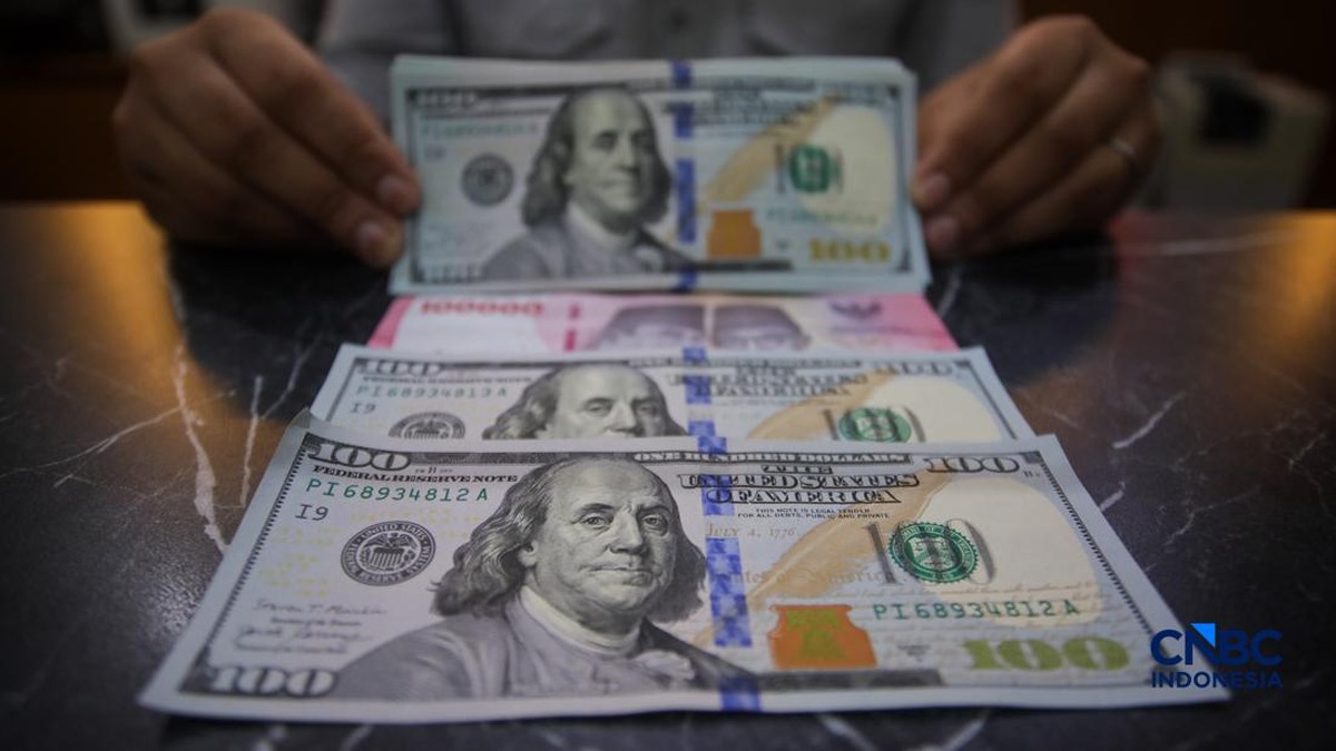 Rupiah Dibuka Melemah, Dolar AS Sentuh Rp17.885