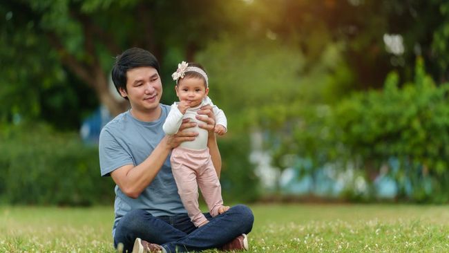 Cara Ayah Berinteraksi dengan Bayi Bisa Memengaruhi Kesehatannya di Masa Depan