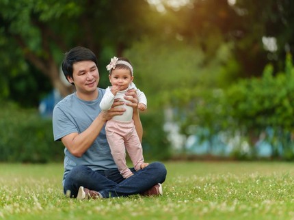 Cara Ayah Berinteraksi dengan Bayi Bisa Memengaruhi Kesehatannya di Masa Depan