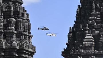 FOTO: Prabowo Ajak Modi Keliling Prambanan Naik Helikopter