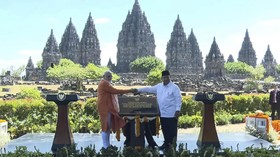 Presiden Prabowo Subianto dan Perdana Menteri India Narendra Modi melakukan peninjauan Candi Prambanan, Yogyakarta, Rabu (08/07/2026)
