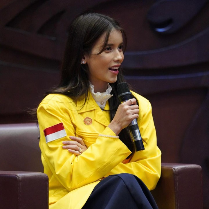 <p>Melalui surat itu, Sabrina menjelaskan bahwa alasannya mundur karena akan menetap di New York. &ldquo;Dengan ini mengajukan permohonan pengunduran diri sebagai mahasiswa Universitas Indonesia. Adapun alasan pengunduran diri karena saya akan pindah ke New York dan melanjutkan studi di New York,&rdquo; tulisnya, dikutip dari laman Instagram <em>@sabrinachairunnisa_,</em> Rabu (8/7/2026).&nbsp;(Foto: Instagram @sabrinachairunnisa_)</p>