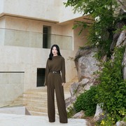 5 Gaya Fashion Song Hye Kyo dengan Aura 'Lady Boss' yang Elegan