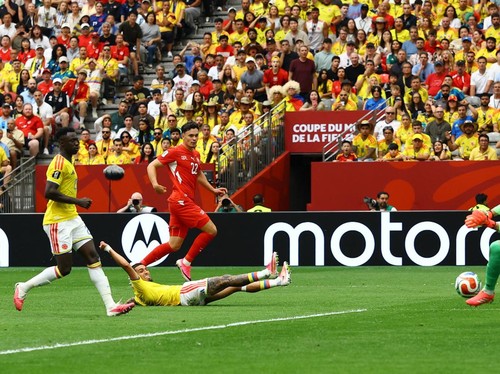 Soccer Football - FIFA World Cup 2026 - Round of 16 - Switzerland v Colombia - BC Place, Vancouver, Canada - July 7, 2026 Colombia's Camilo Vargas in action as he saves a shot from Switzerland's Fabian Rieder REUTERS/Albert Gea