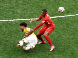 Soccer Football - FIFA World Cup 2026 - Round of 16 - Switzerland v Colombia - BC Place, Vancouver, Canada - July 7, 2026 Switzerland's Manuel Akanji in action with Colombia's Luis Suarez REUTERS/Lee Smith  REFILE - CORRECTING EVENT AND LOCATION