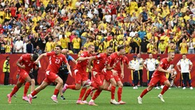 Soccer Football - FIFA World Cup 2026 - Round of 16 - Switzerland v Colombia - BC Place, Vancouver, Canada - July 7, 2026 Switzerland's Djibril Sow and teammates celebrate after the penalty shootout as Switzerland qualify for the quarter finals of th