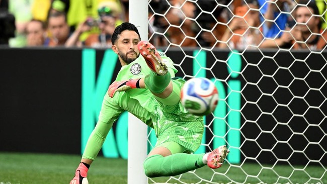 Soccer Football - FIFA World Cup 2026 - Round of 16 - Switzerland v Colombia - BC Place, Vancouver, Canada - July 7, 2026 Switzerland's Zeki Amdouni scores a penalty past Colombia's Camilo Vargas during a penalty shootout IMAGN IMAGES via Reuters/Ann