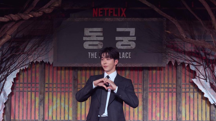 Cast drama Korea terbaru Netflix The East Palace menggelar konferensi pers di Seoul pada Rabu &lpar;8&sol;7&sol;2026&rpar;&period;