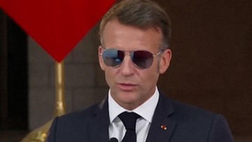 Kata-kata Macron usai Selamat dari Bom Dekat Hotelnya di Suriah