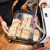 Uang barang bukti yang dimasukkan ke koper oleh penyelidik polisi dalam penggeledahan terkait korupsi dan TPPU di kawasan CIpete, Jakarta Selatan, Rabu (8/7). (dok. Polri)