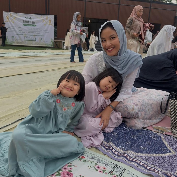 <p>Unggahan Zivanna tentang Kimi dan Kana banyak menuai komentar positif dari netizen. Beberapa di antaranya mengaki ikut gemas melihat tingkah anak kembar Zivanna ini, Bunda. "Gumush banget Kimi dan Kana," tulis akun @kh***. "Gemash sma ketawanya kimi kana," ungkap @ya***. "Duo cimol yg menggemaskannn lucu bgt sihhhh kimi kana," kata akun @an***. (Foto: Instagram @zivannaletisha)</p>