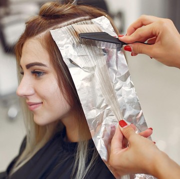 5 Cara Menghilangkan Bau Cat Rambut dengan Cepat Tanpa Merusak Warna
