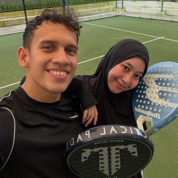 <p>Meski sudah disibukkan dengan peran baru sebagai orang tua, Adiba dan Egy tetap menyediakan waktu berkualitas berdua. Pasangan ini masih sering terlihat menghabiskan waktu bersama dengan jalan-jalan dan olahraga bareng. (Foto: Instagram @egymaulanavikri/ @adiba.knza)</p>