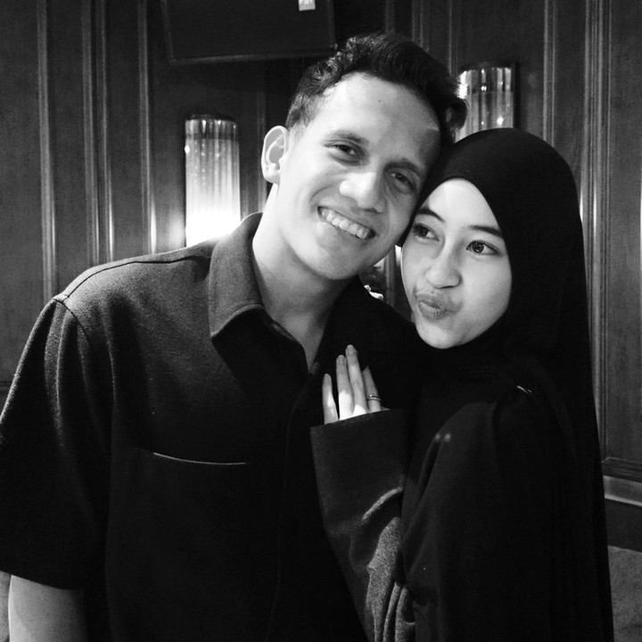 <p>Di hari ulang tahun sang suami, Adiba menuliskan pesan manis dan ucapan terima kasih. Bunda satu anak ini juga menitipkan doa khusus untuk suaminya. "<em>Papa Elara&rsquo;s day</em>. Semoga Allah SWT memberkati dan melindungi kamu selalu. Terima kasih atas segala yang telah kamu lakukan untuk kami, <em>Alhamdulillah wa syukurillah</em>," tulisnya. (Foto: Instagram @egymaulanavikri/ @adiba.knza)</p>