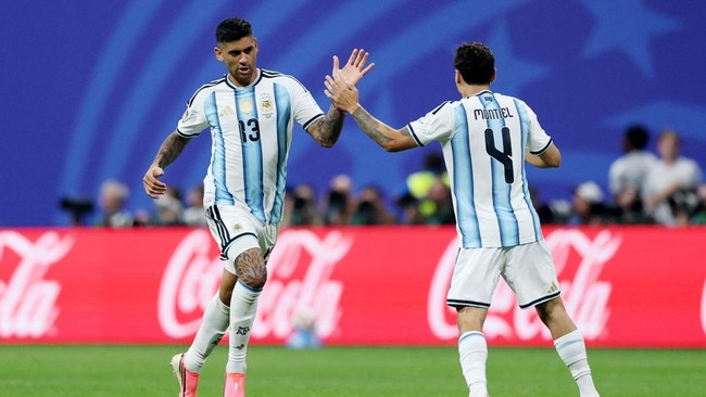 Soccer Football - FIFA World Cup 2026 - Round of 16 - Argentina v Egypt - Atlanta Stadium, Atlanta, Georgia, U.S. - July 7, 2026 Argentina's Cristian Romero celebrates scoring their first goal with Gonzalo Montiel REUTERS/Paul Childs