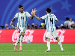 Soccer Football - FIFA World Cup 2026 - Round of 16 - Argentina v Egypt - Atlanta Stadium, Atlanta, Georgia, U.S. - July 7, 2026 Argentina's Cristian Romero celebrates scoring their first goal with Gonzalo Montiel REUTERS/Paul Childs