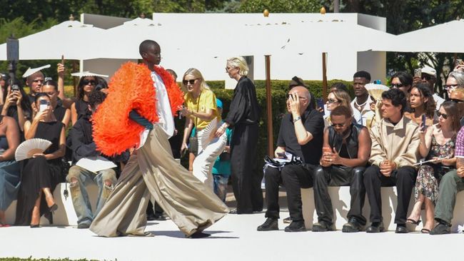Debut Couture Pierpaolo Piccioli yang Mendefinisikan Ulang Balenciaga