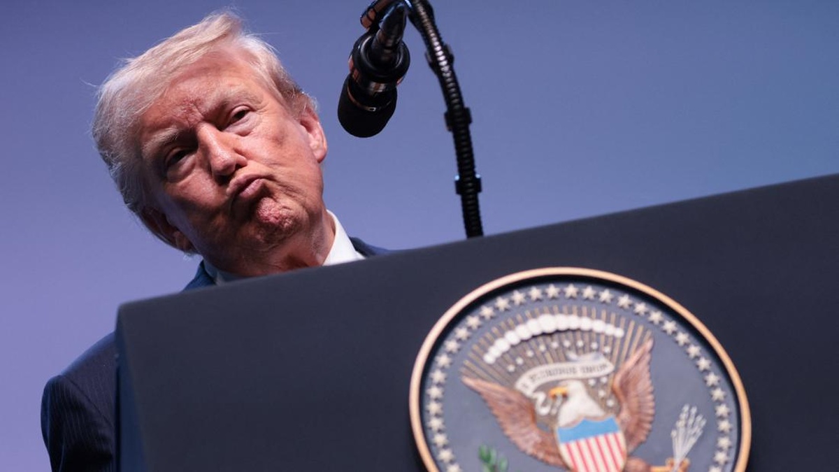 Trump Unggah Video AI Pengeboman Pulau Kharg Iran, Bikin Geger!