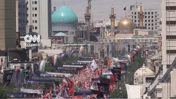 Kerumunan Padati Masshad Jelang Pemakaman Khamenei