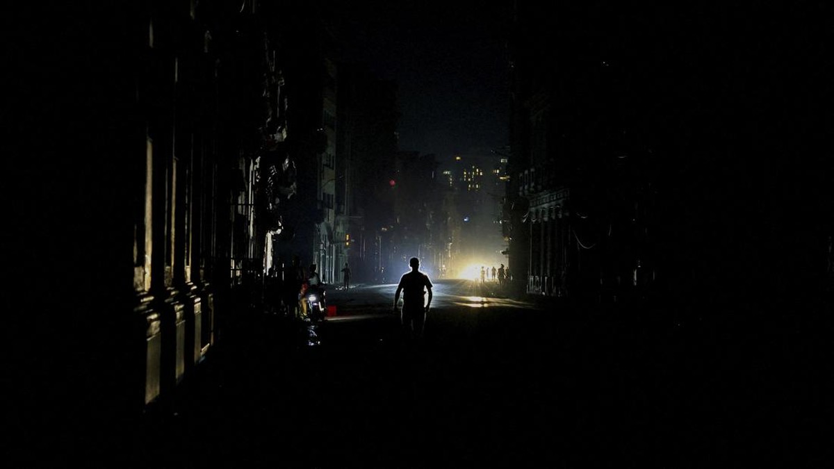 A man walks on a street as Cuba's national electric grid collapsed at midday, leaving around 10 million people without power, in Havana, Cuba, July 6, 2026. REUTERS/Norlys Perez     TPX IMAGES OF THE DAY