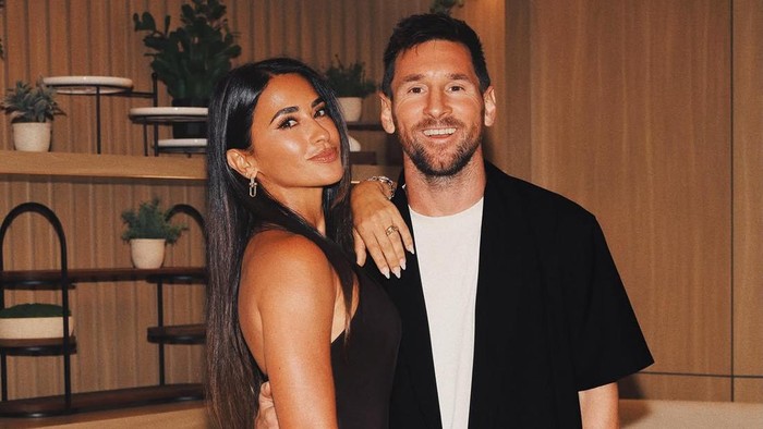 10 Potret Bucin Lionel Messi ke Sang Istri dan Keluarga